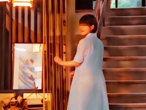 東京から一人旅で温泉に来ていた女の子に誘われ個室温泉であたたかいセックスができた話(moon chair) [d_303364]