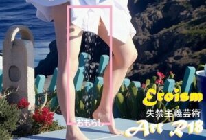 失禁写真アート:控えめなお漏らし、金髪、海と崖の風景、開放感のある高台での失禁。(EROISM‘s OPP-AI) [d_557278]