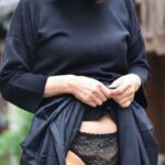 お姉さんお小遣いあげるからパンツ見せてもらえませんか(デジタルAI美術館) [d_733874]