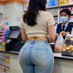 長身30代キャリアウーマンのデカ尻と20代パツパツジーンズ女子のデカ尻を追い撮りした(ビックリボーイ) [d_771026]